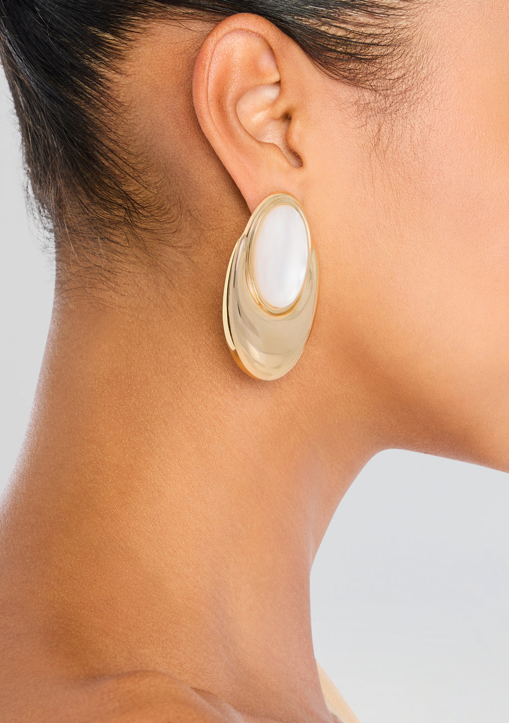 Blare Earring by retrofête in Pearl/Gold, product image 2