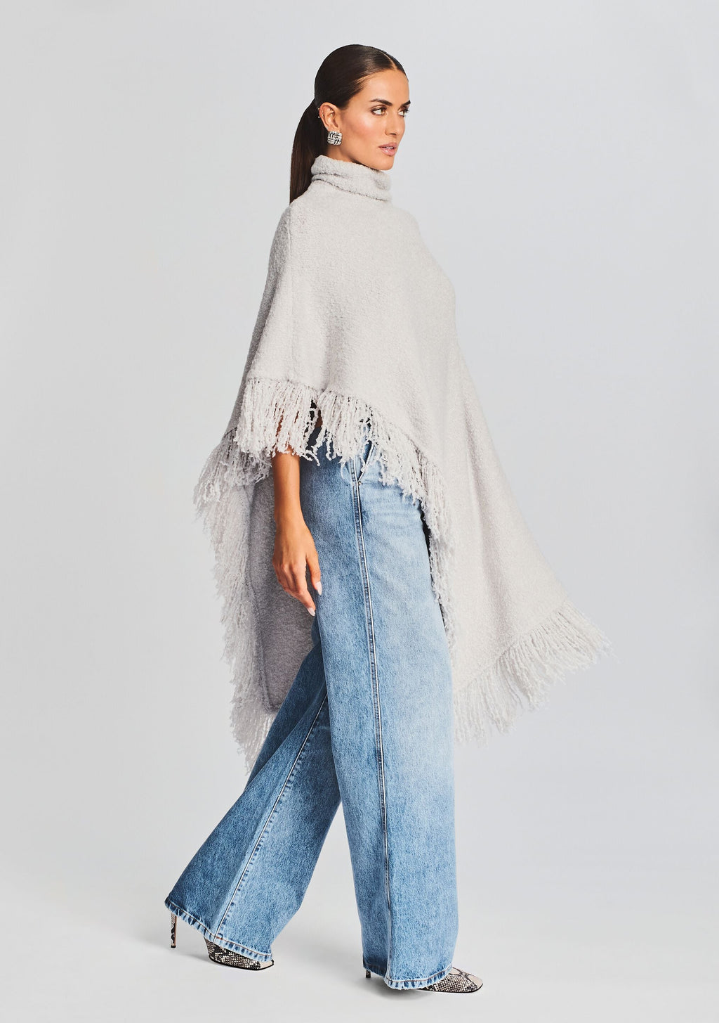 Frost Poncho by SEROYA in Silver, product image 3