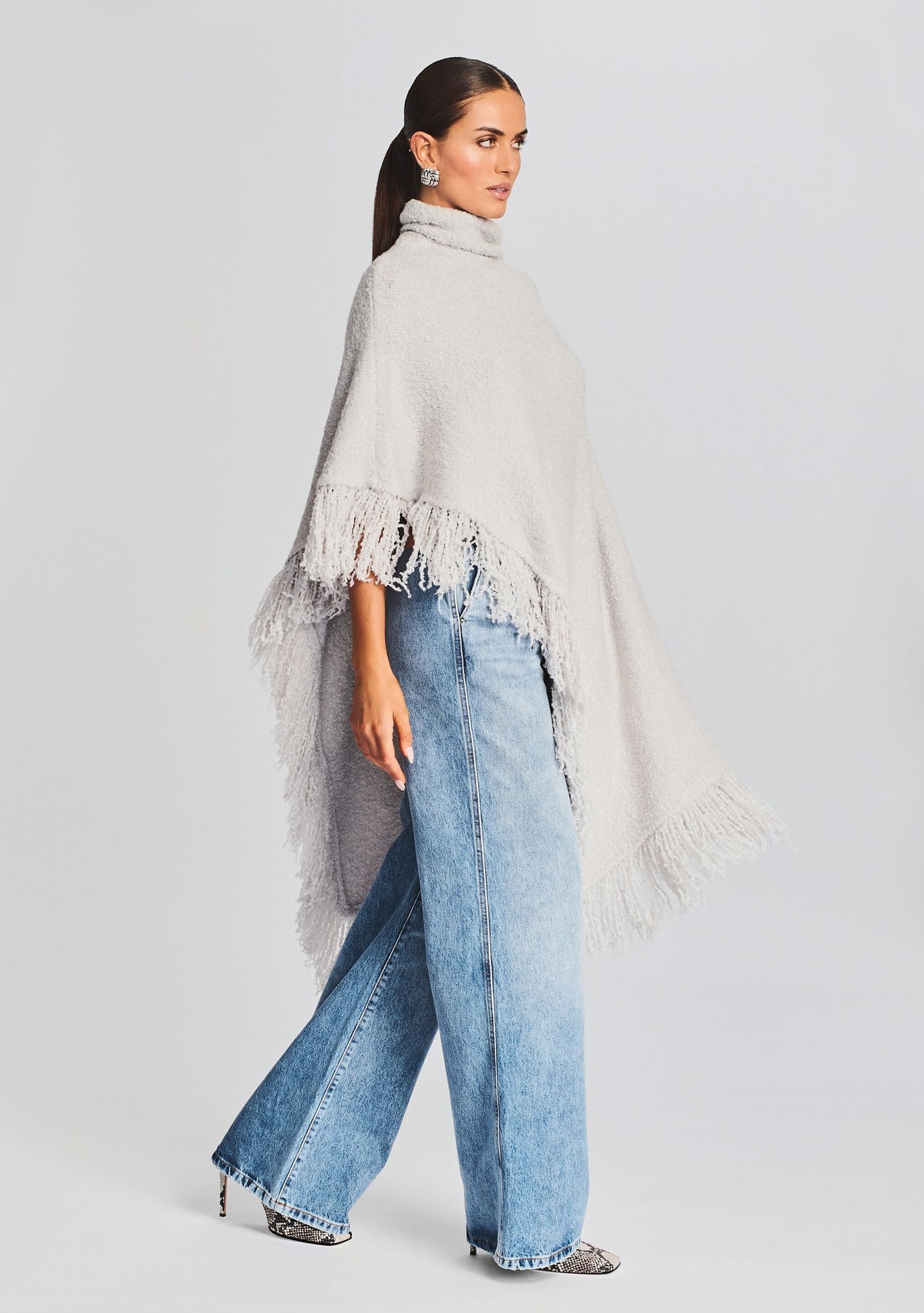 Frost Poncho by SEROYA in Silver, product image 3