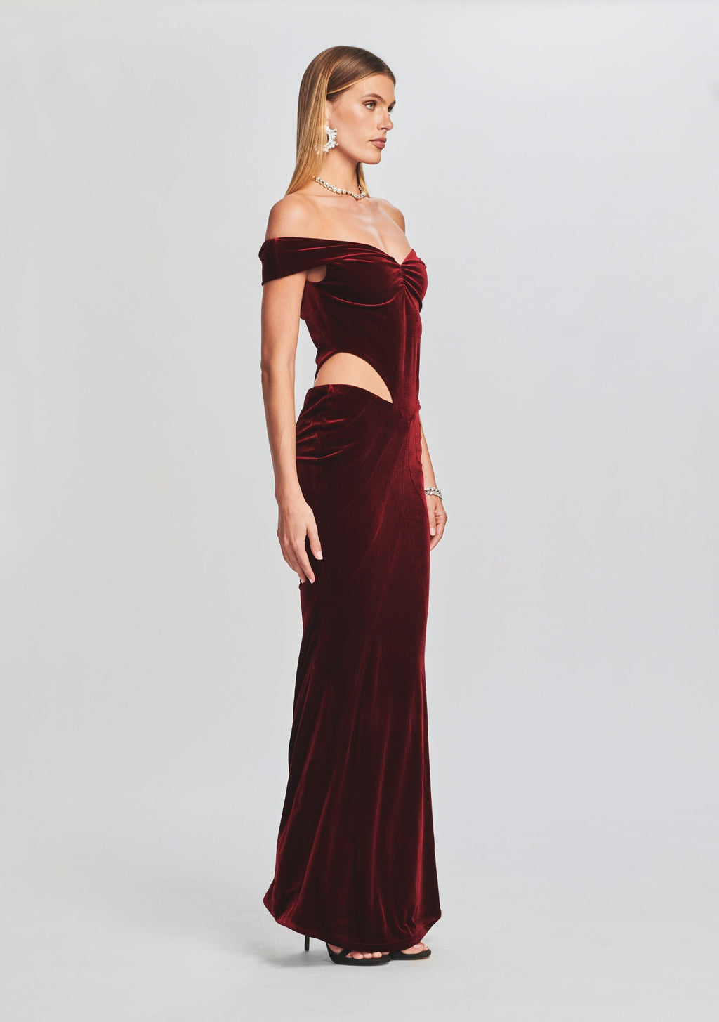 Giada Velvet Dress by retrofête in Burgundy, product image 3