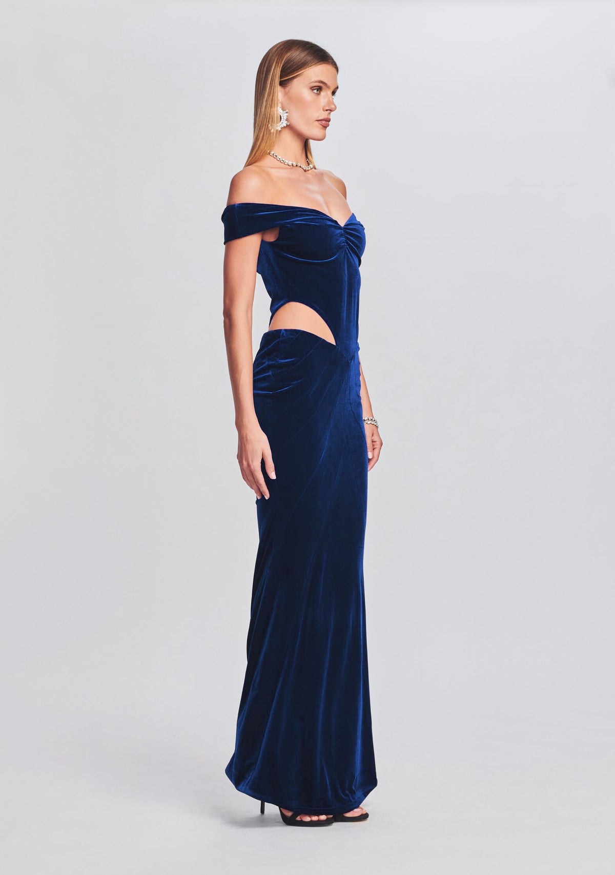 Giada Velvet Dress by retrofête in Navy, product image 3
