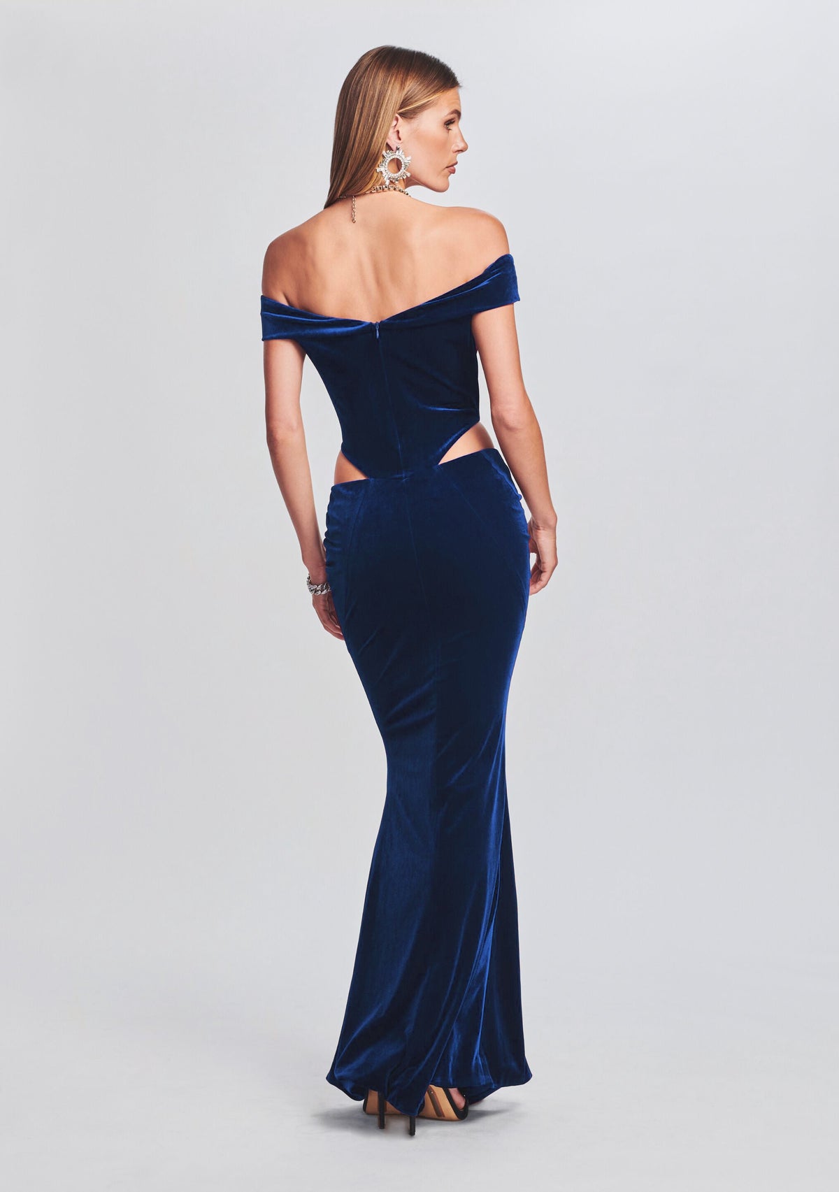 Giada Velvet Dress by retrofête in Navy, product image 4