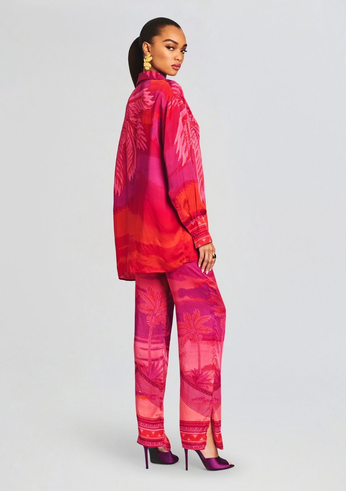 Soma Oversized Shirt by Hemant & Nandita in Multicolor, product image 4