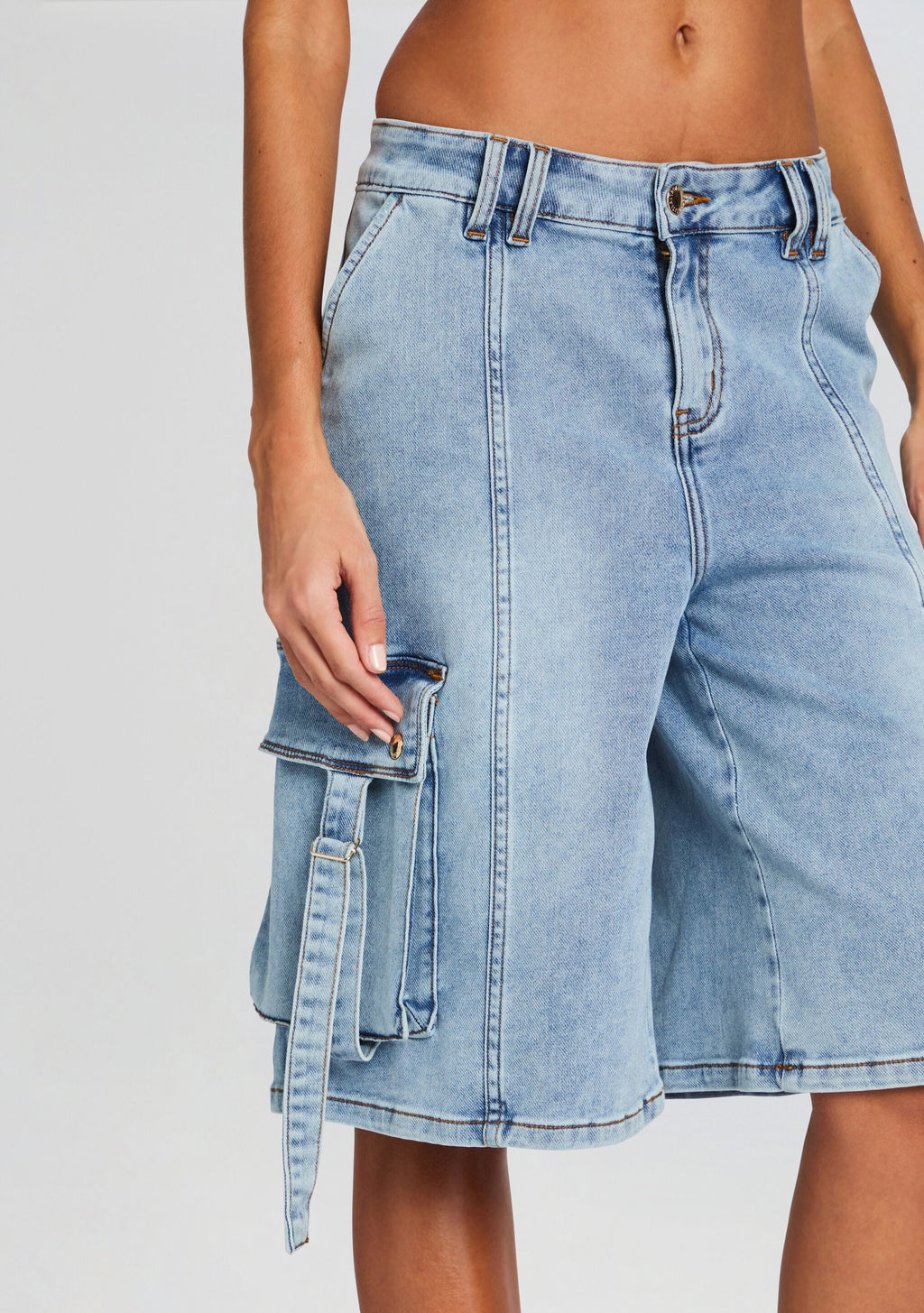 Sarta Cargo Denim Short by retrofête in Vintage Celeste, product image 3