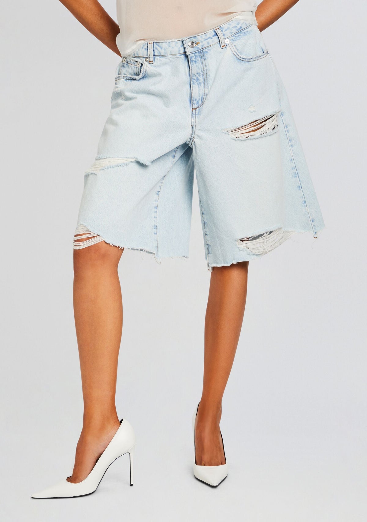 Belinda Short by SEROYA in Iceberg, product image 1