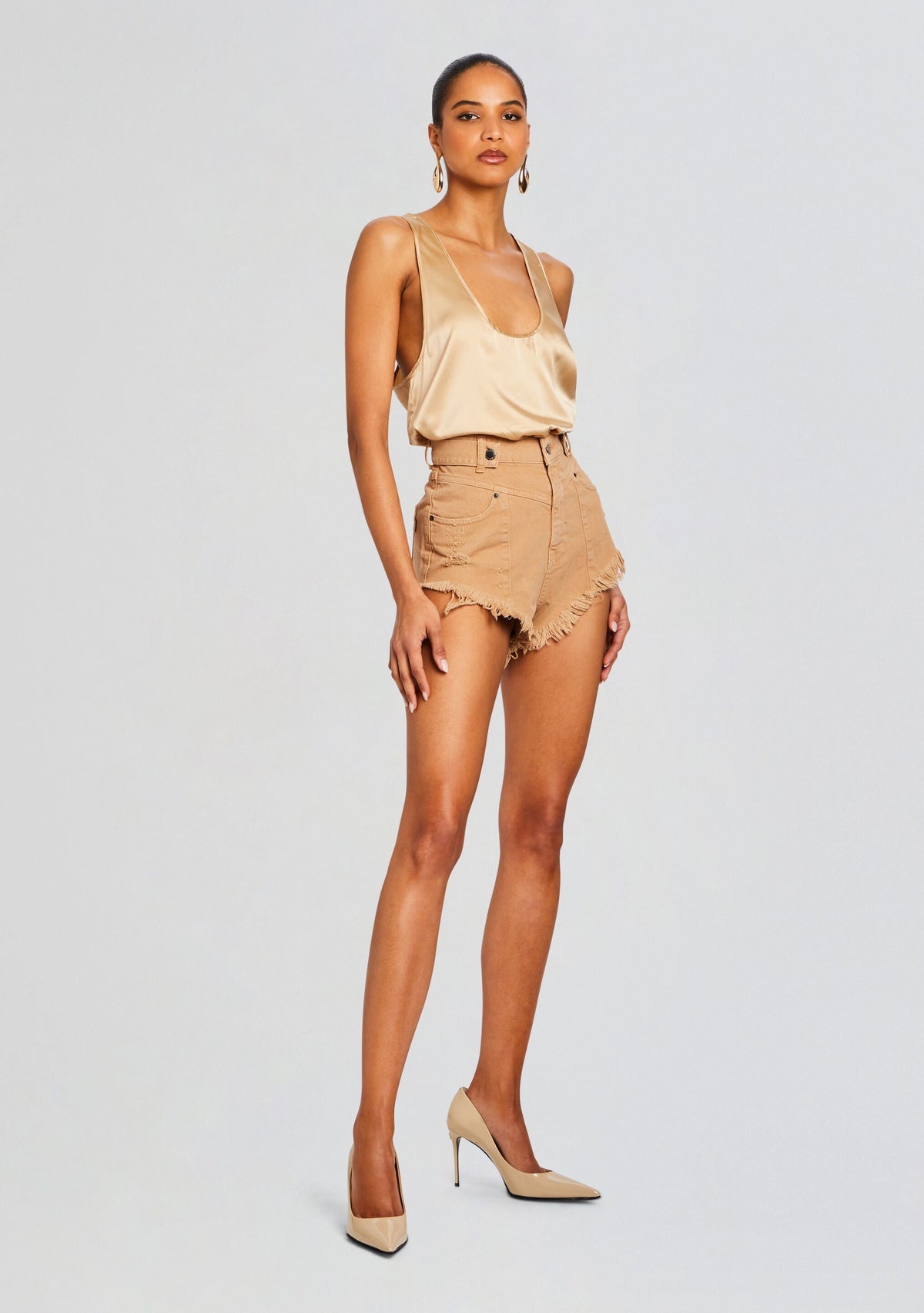 Tessa Short by retrofête in Camel, product image 3