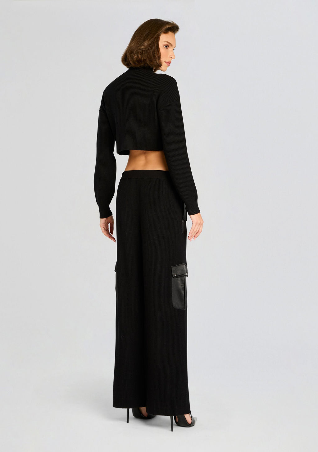 Donna Mid Cropped Sweater by SEROYA in Black, product image 4