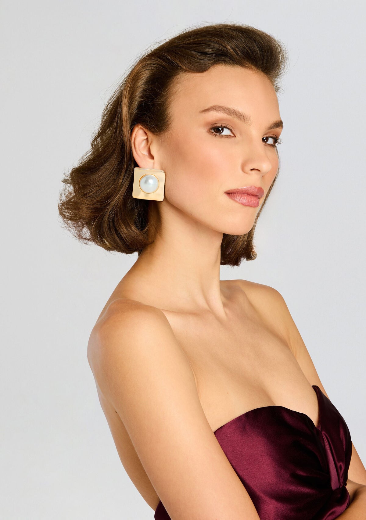 Nikki Pearl Earrings by retrofête in Gold, product image 2