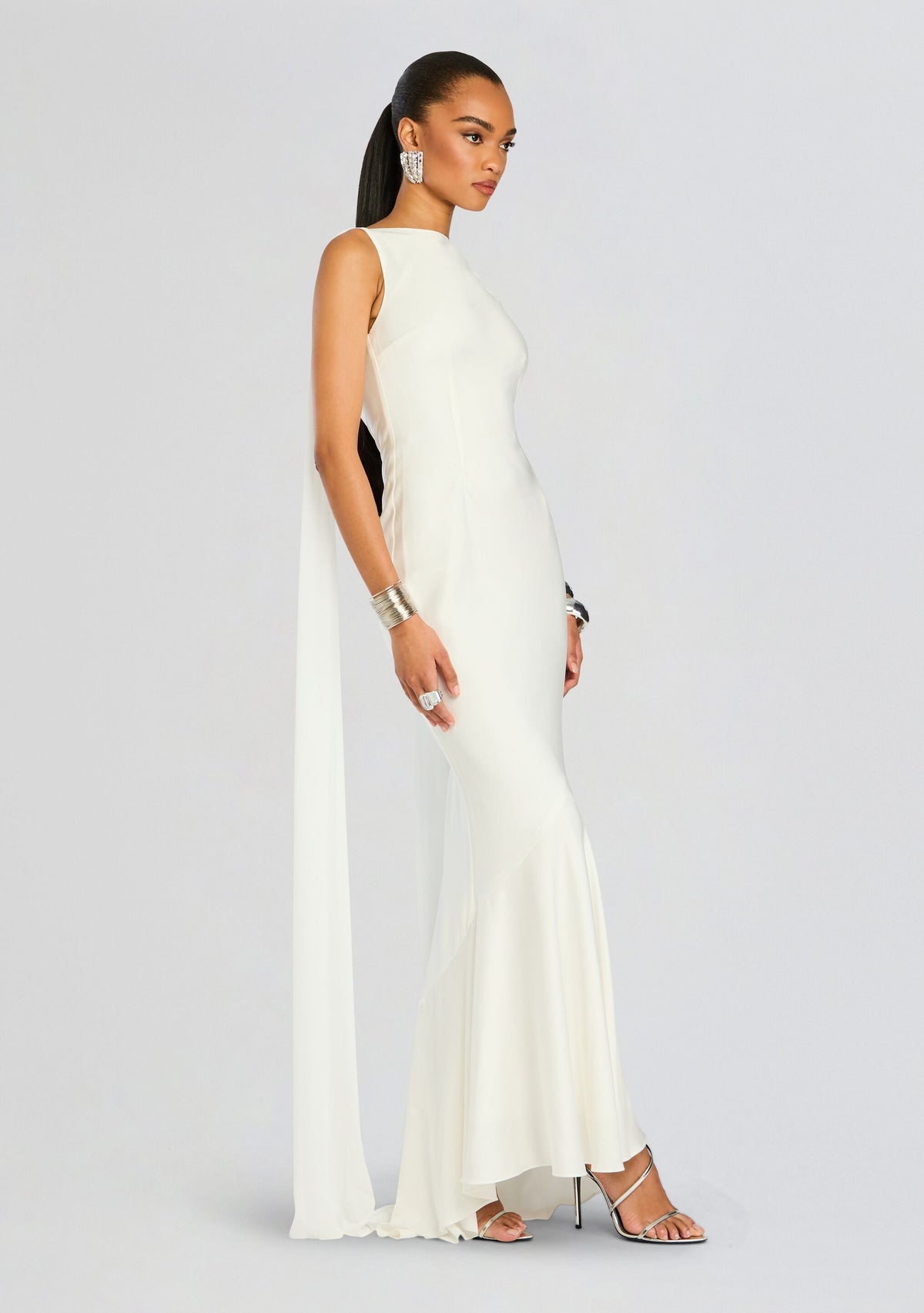 Julia Dress by retrofête in White, product image 4