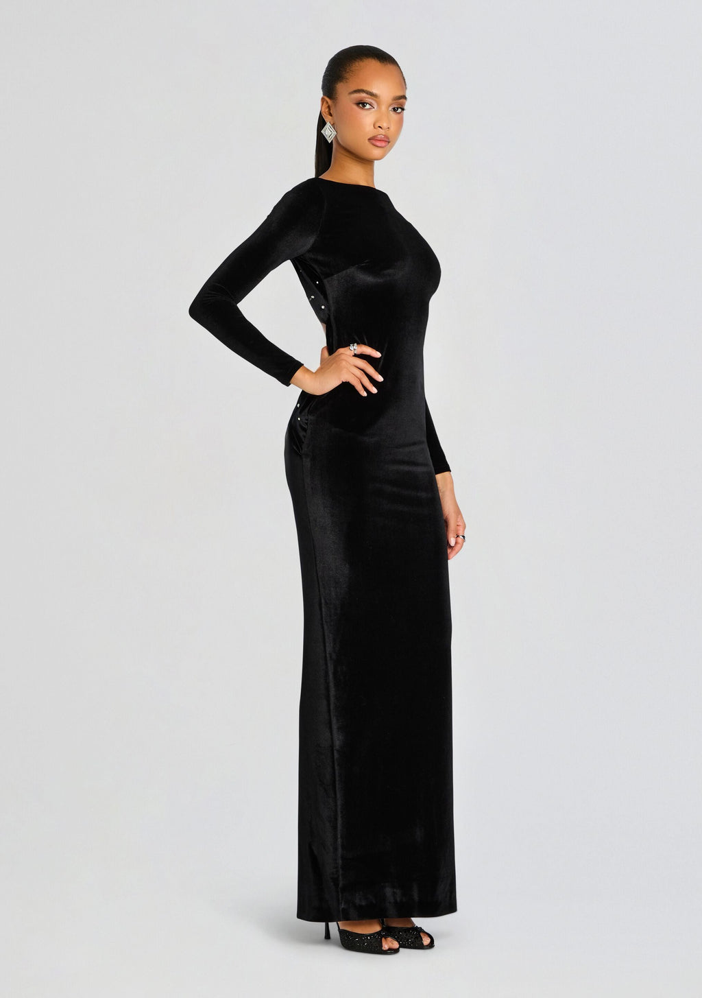 Taegan Velvet Dress by retrofête in Black, product image 4