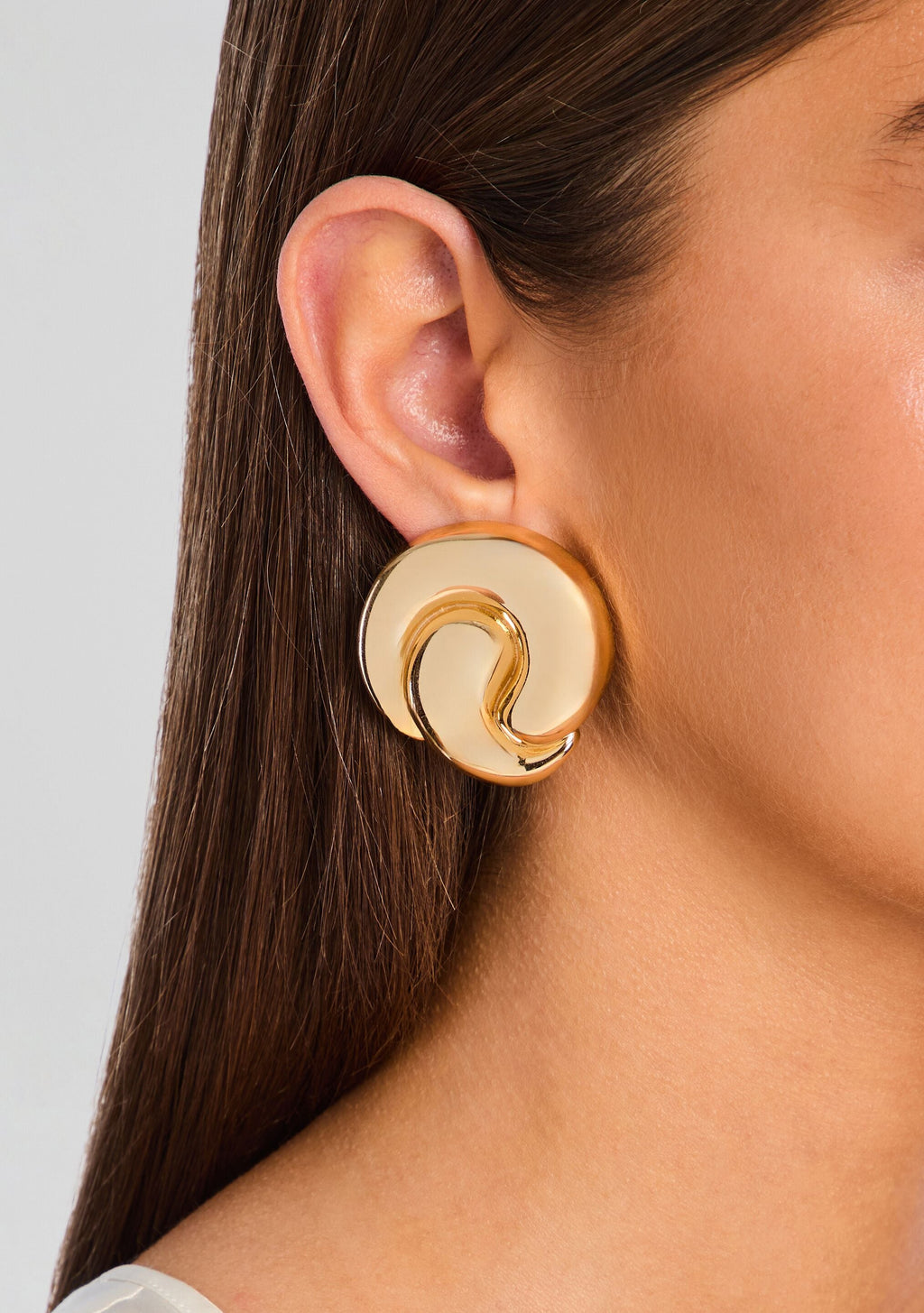 Doma Earring by retrofête in Gold, product image 2