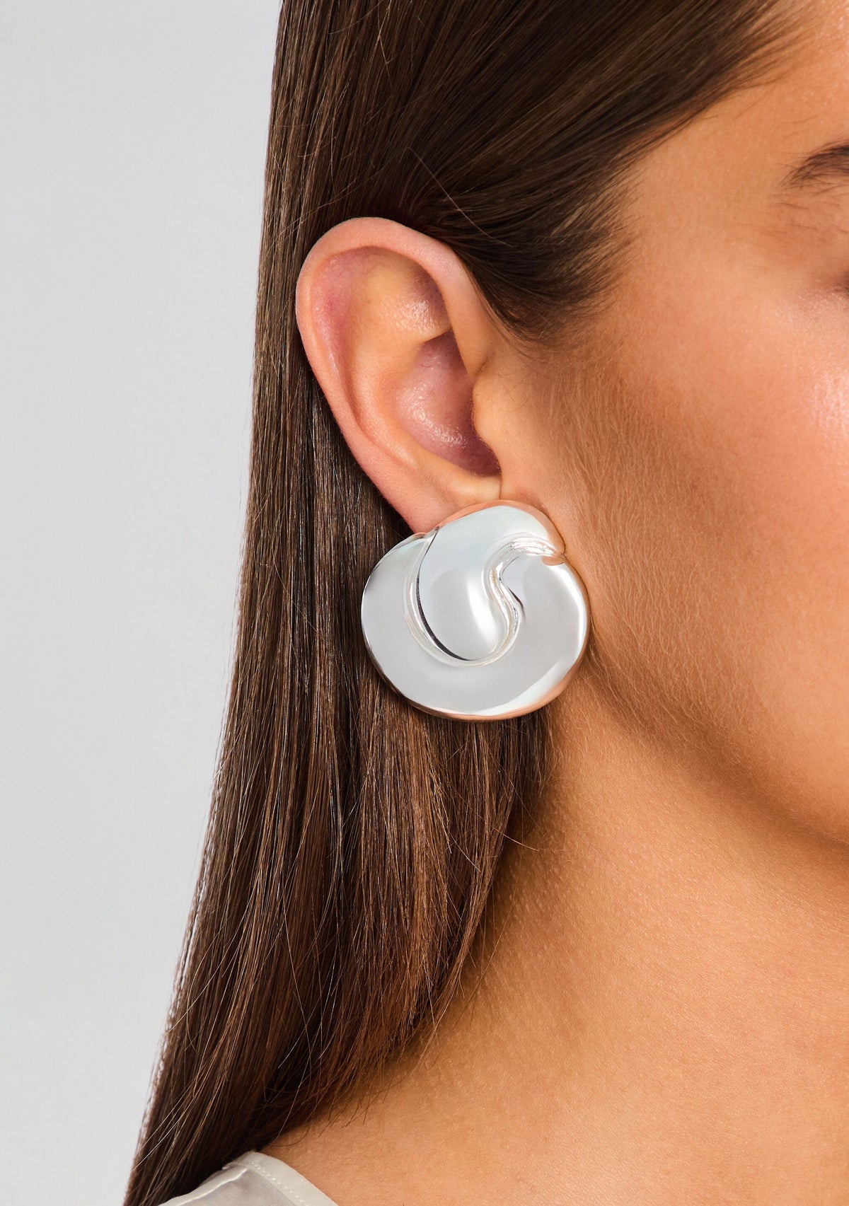 Doma Earring by retrofête in Silver, product image 2