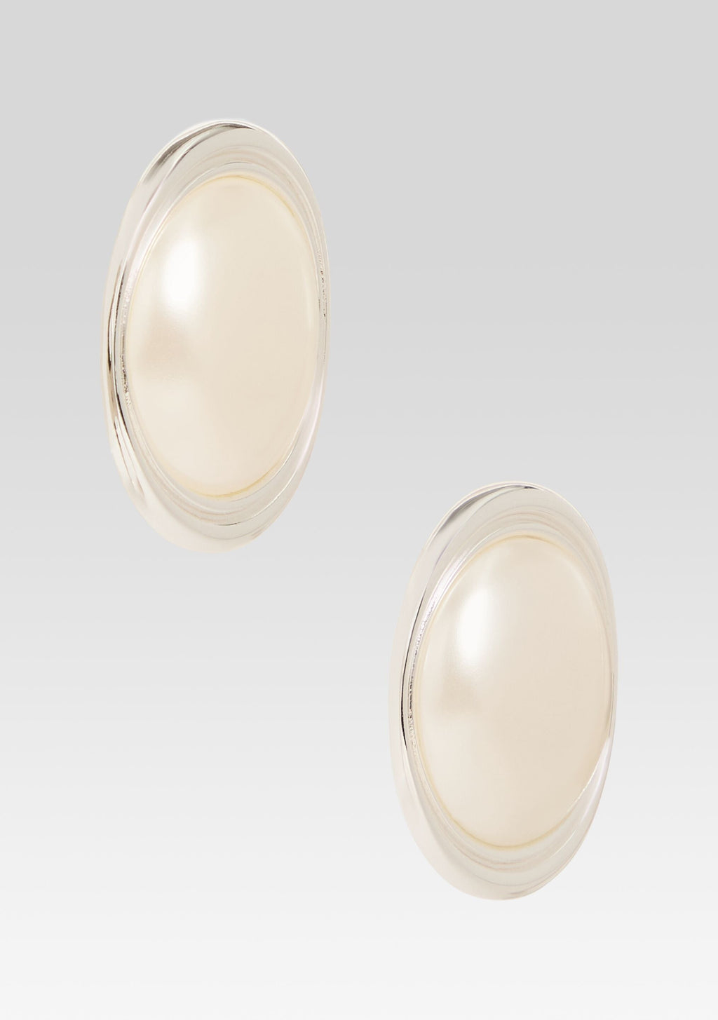 Sanaa Earrings by retrofête in Silver/Pearl, product image 3