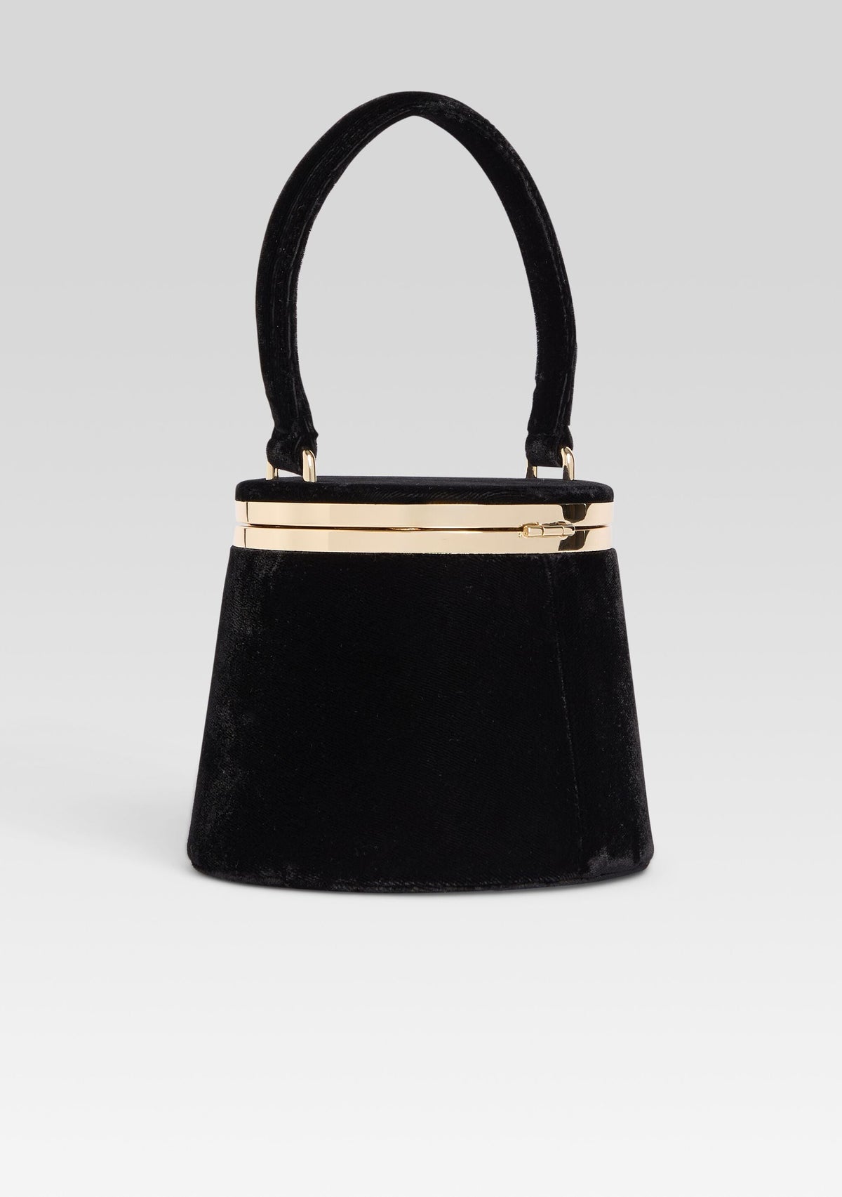 Lesla Velvet Case by retrofête in Velvet Black, product image 4