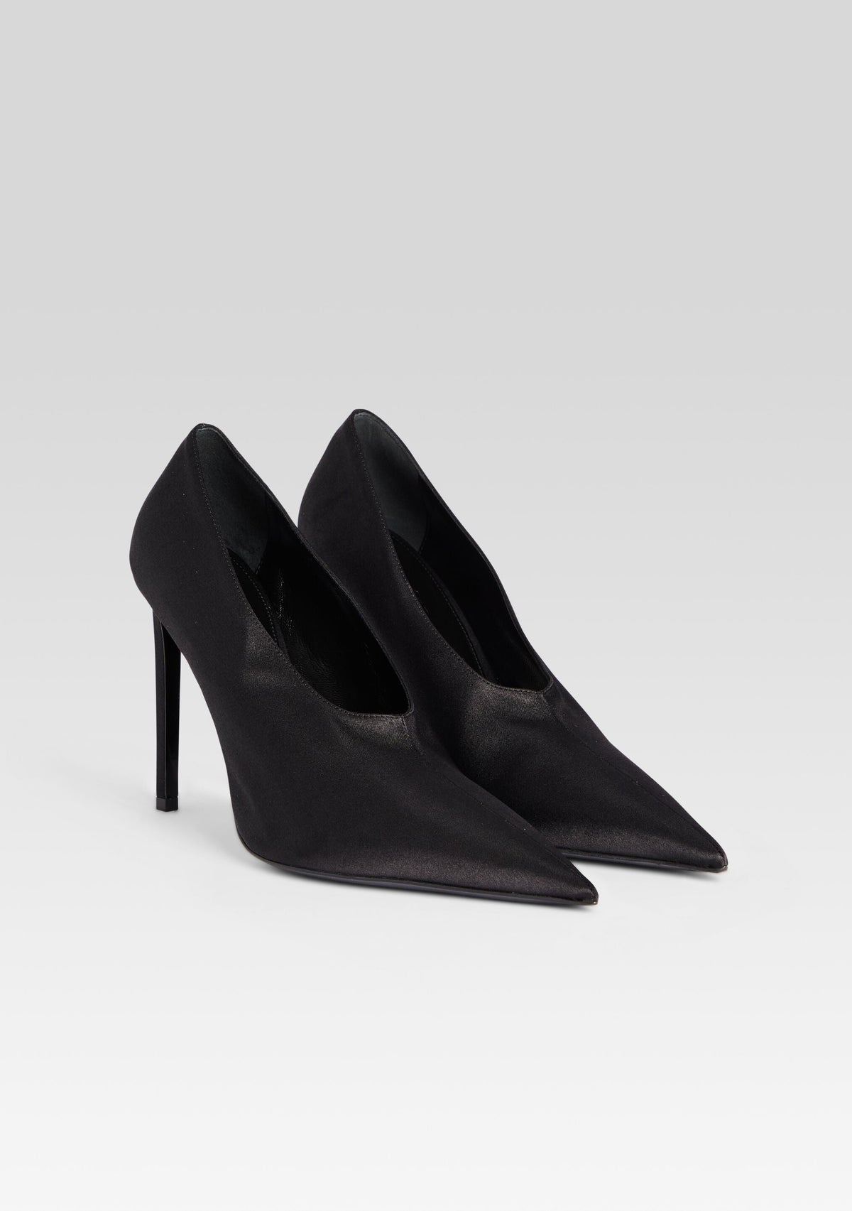 Mollie Satin Pump by retrofête in Black, product image 3