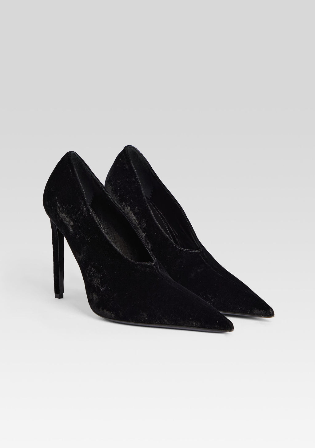 Mollie Velvet Pump by retrofête in Black Velvet, product image 3