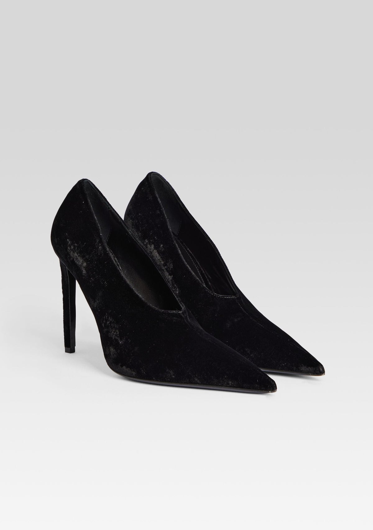 Mollie Velvet Pump by retrofête in Black Velvet, product image 3