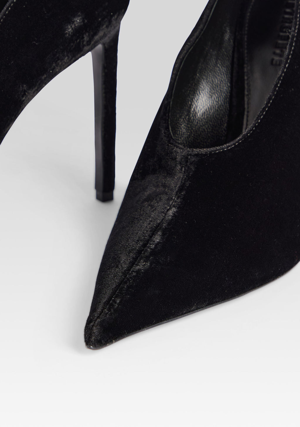 Mollie Velvet Pump by retrofête in Black Velvet, product image 4