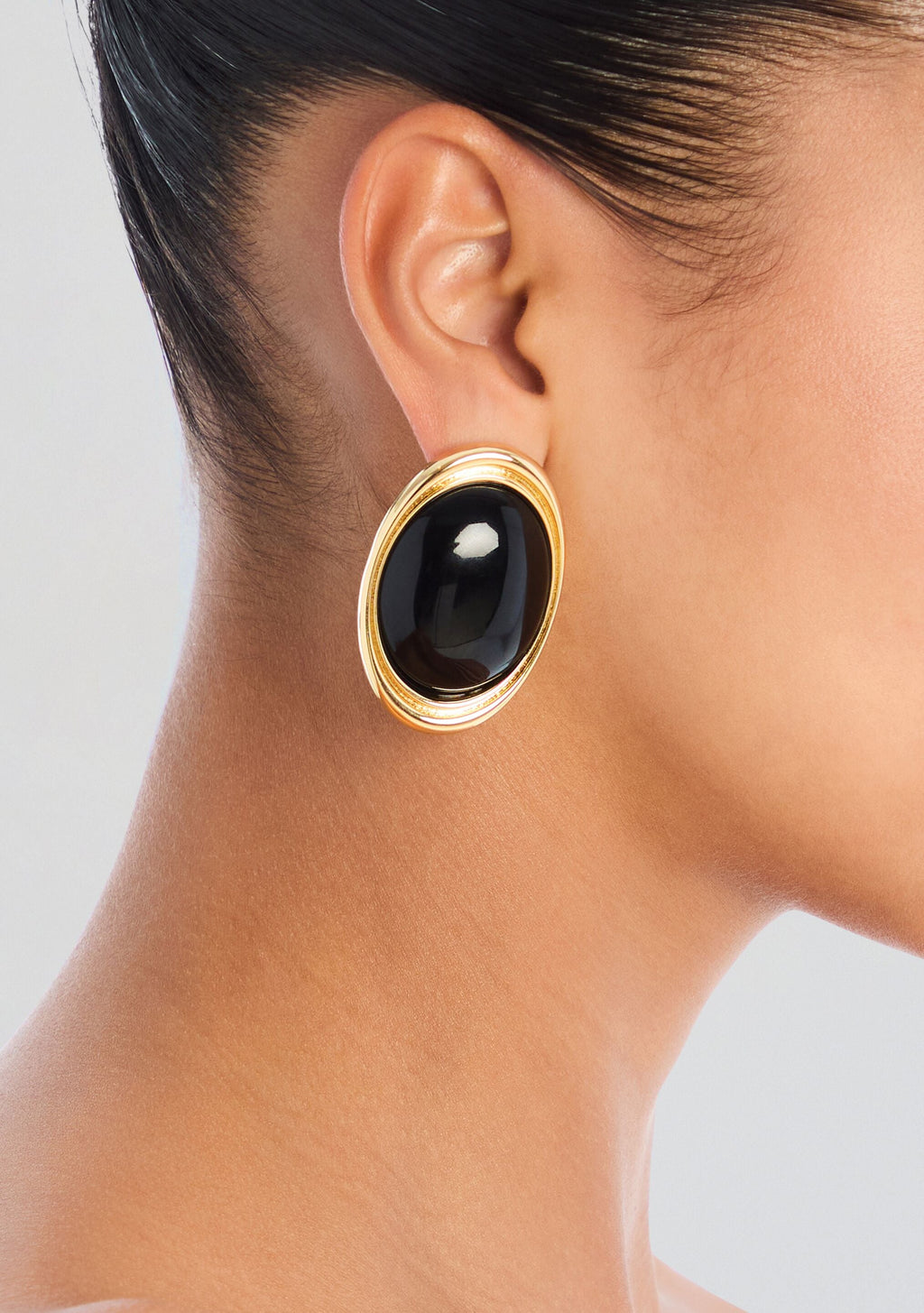 Sanaa Earrings by retrofête in Gold/ Black, product image 2