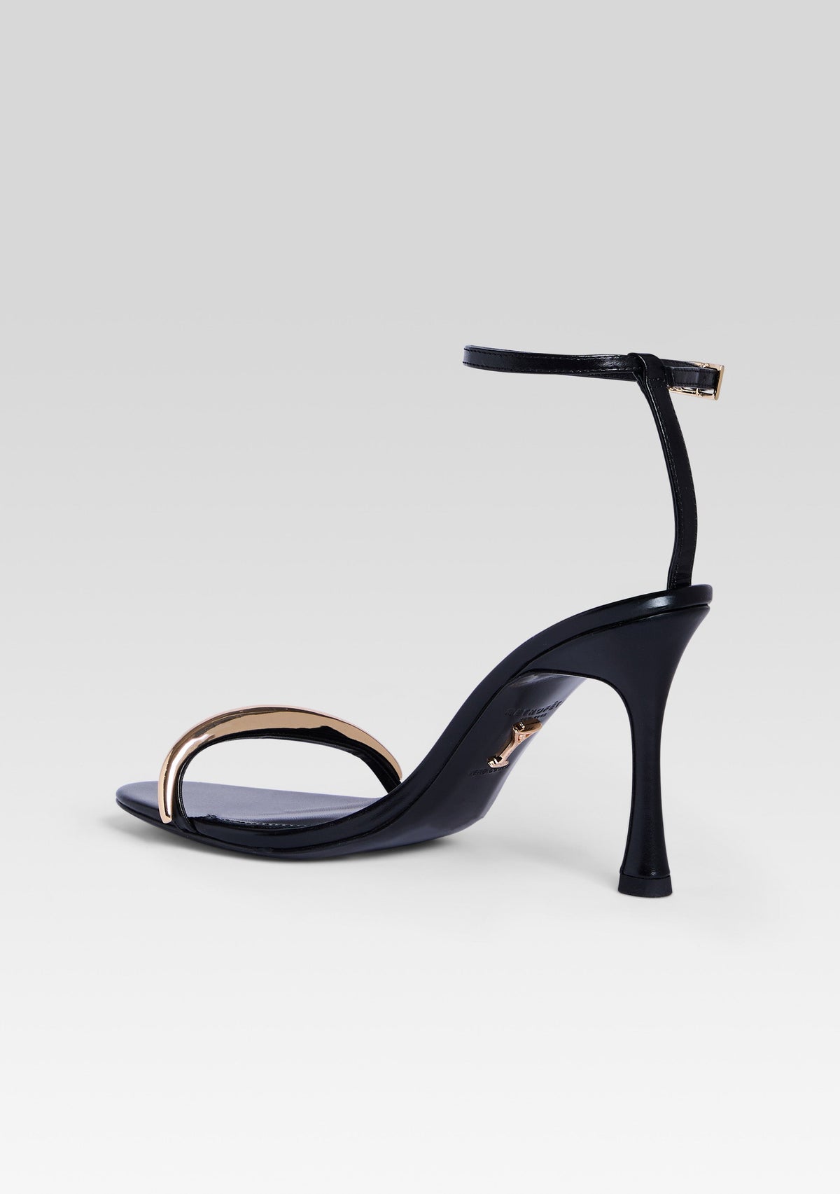 Fawny Sandal by retrofête in Black/Gold, product image 4
