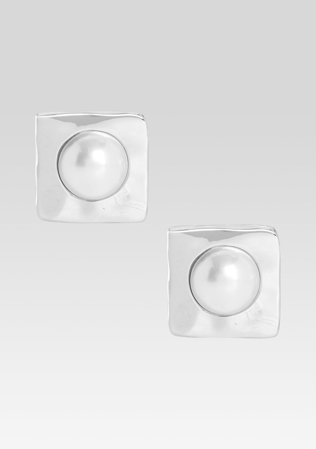 Nikki Pearl Earrings by retrofête in Silver with Pearl, product image 1