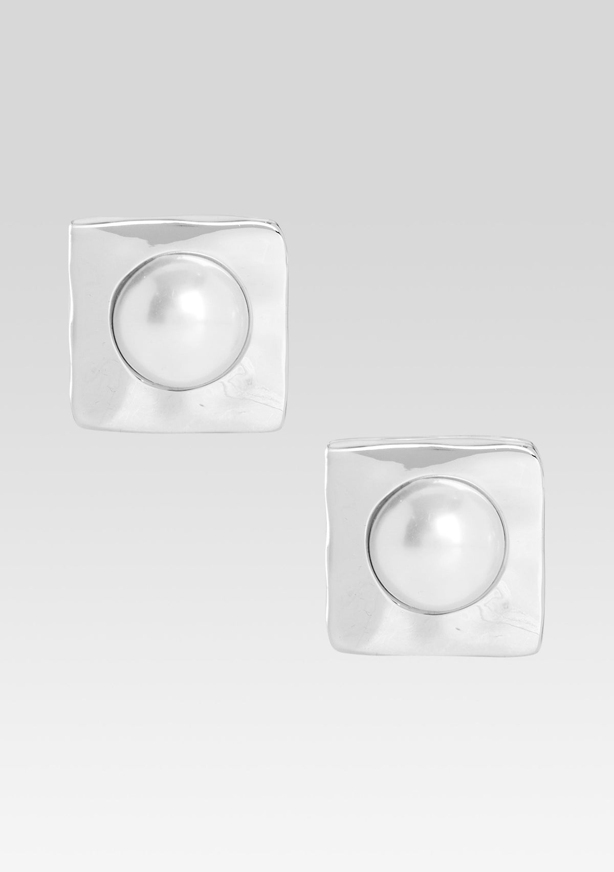 Nikki Pearl Earrings by retrofête in Silver with Pearl, product image 1