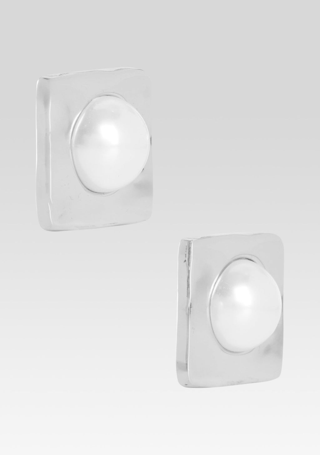 Nikki Pearl Earrings by retrofête in Silver with Pearl, product image 3