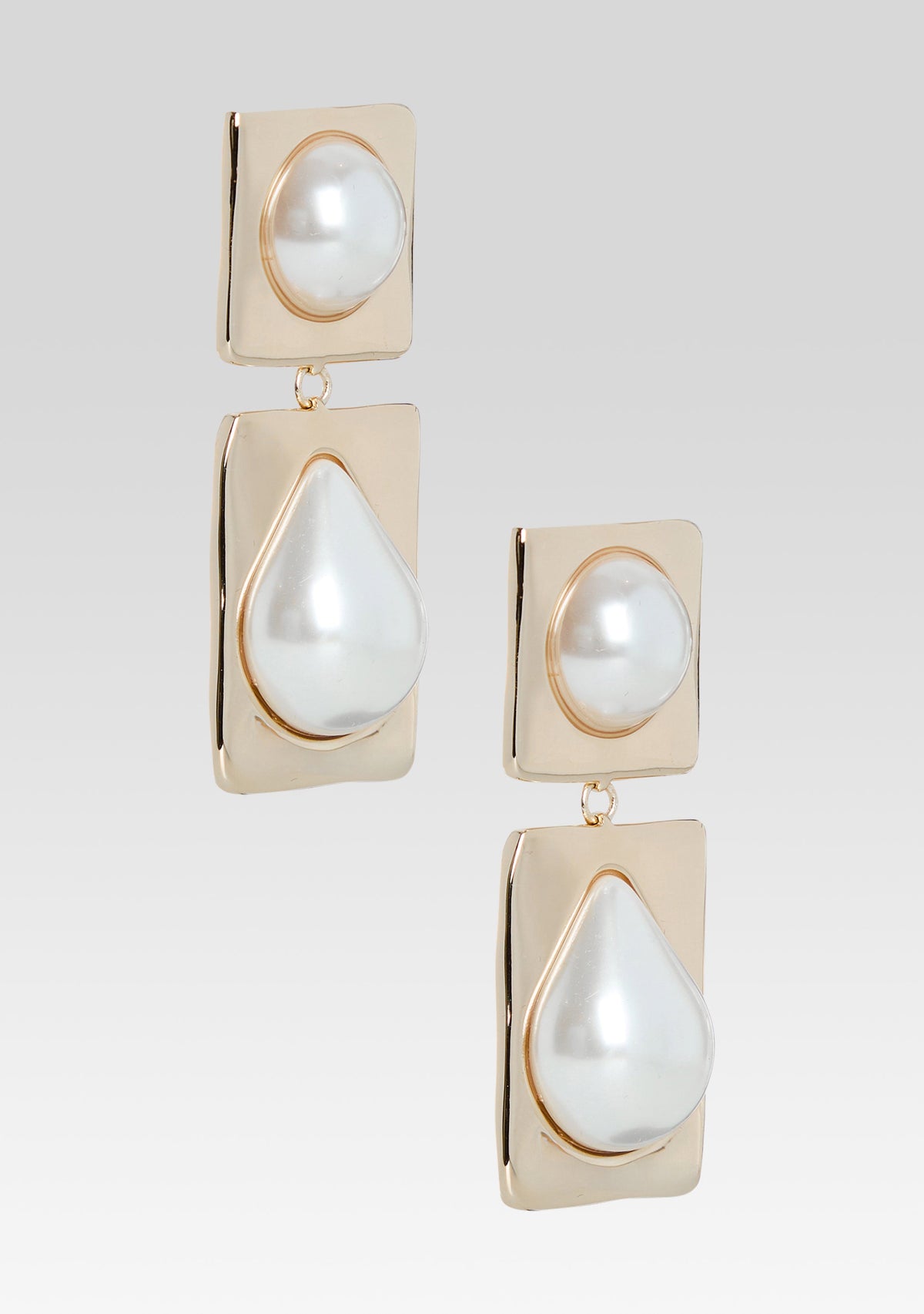 Savannah Pearl Drop Earrings by retrofête in Gold, product image 3